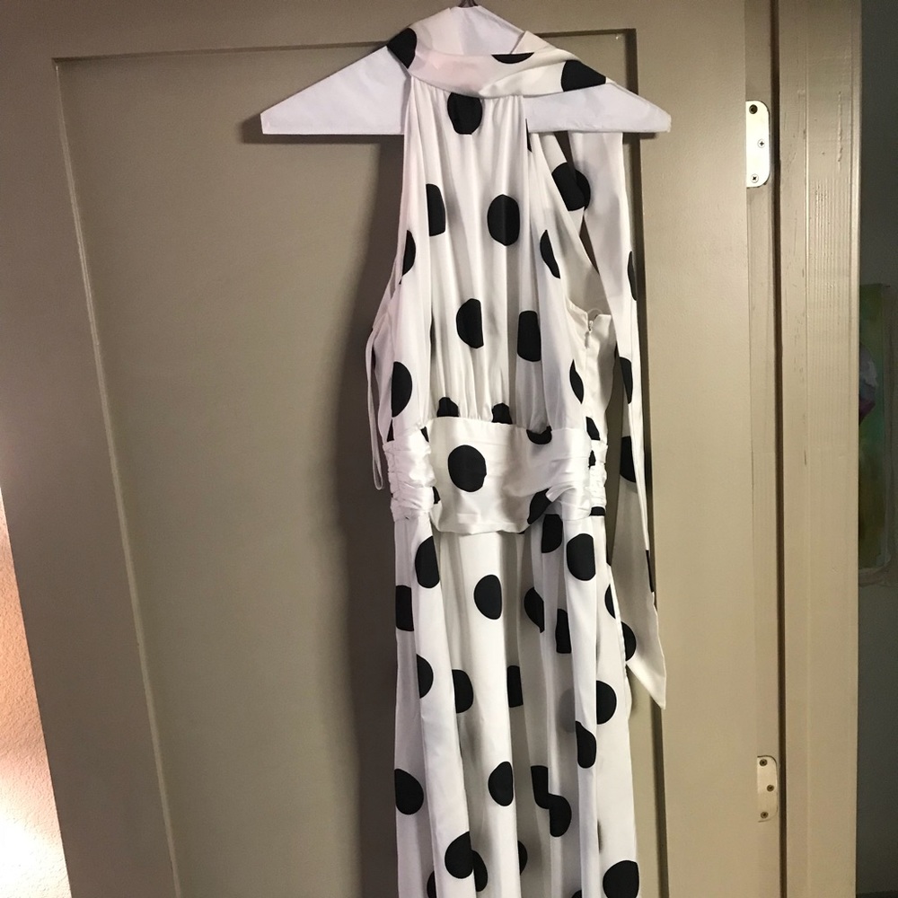 Gorgeous floor length gown w fitted waist